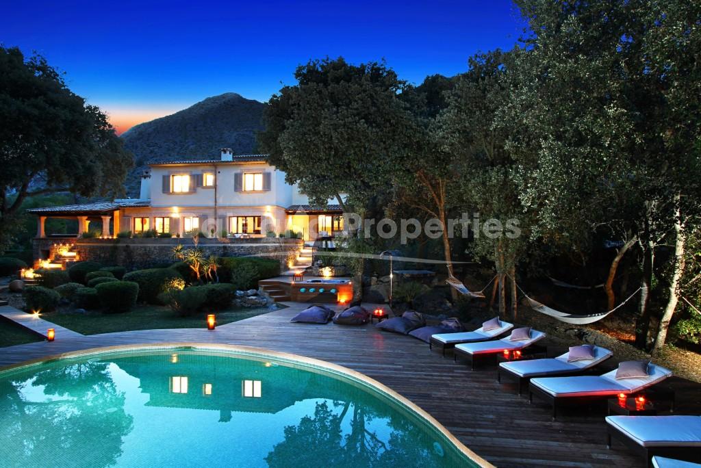Excepcional villa de alquiler con piscina y vistas a la montaña en Pollensa, Mallorca