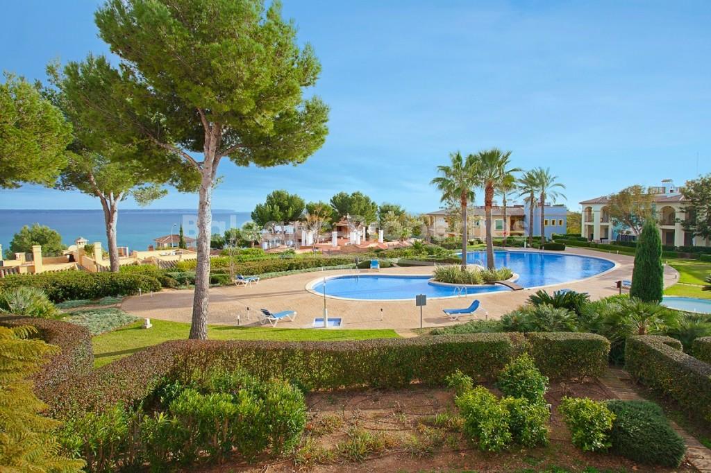 Lovely apartment with 3 community pools for sale in Bendinat, Mallorca 
