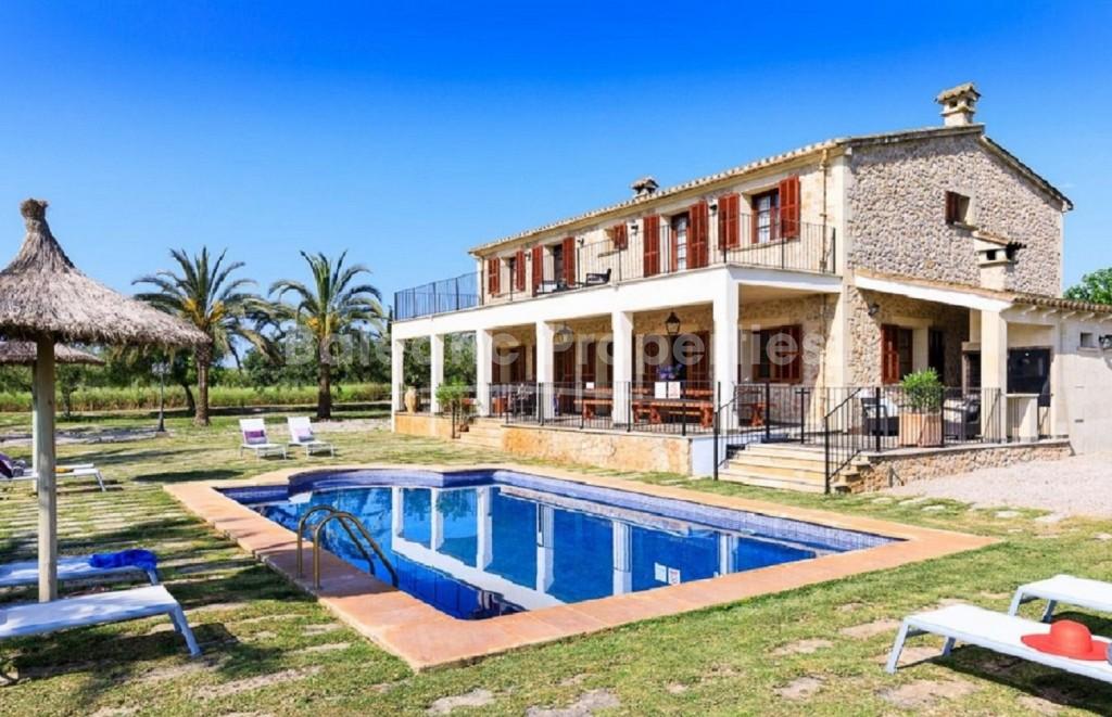 Attractive country villa with holiday license and pool for sale in Sineu, Mallorca