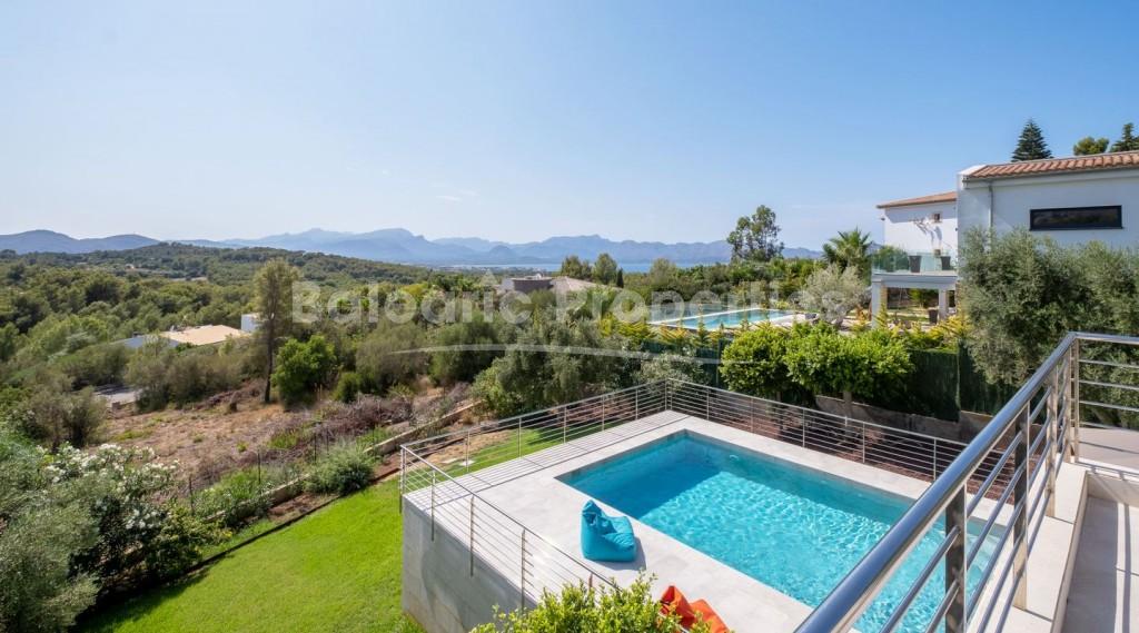 Sea view villa with holiday rental license for sale in Bonaire, Mallorca