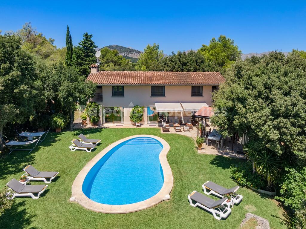 Stylish country house with holiday rental license for sale in Pollensa, Mallorca