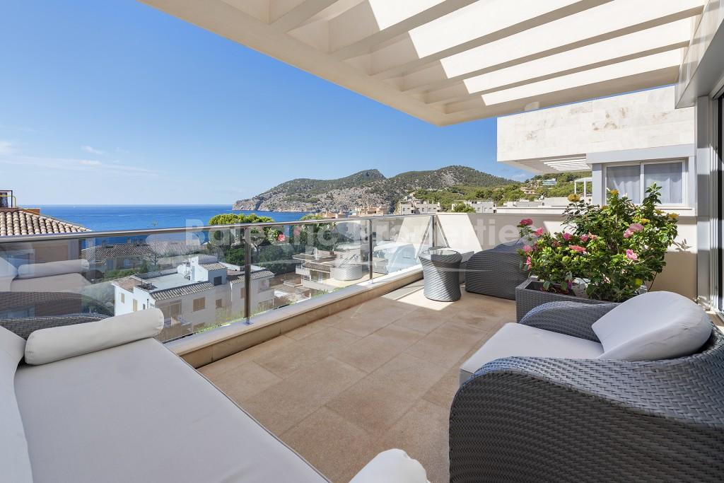 Stunning penthouse with community pool for sale in Camp de Mar, Mallorca
