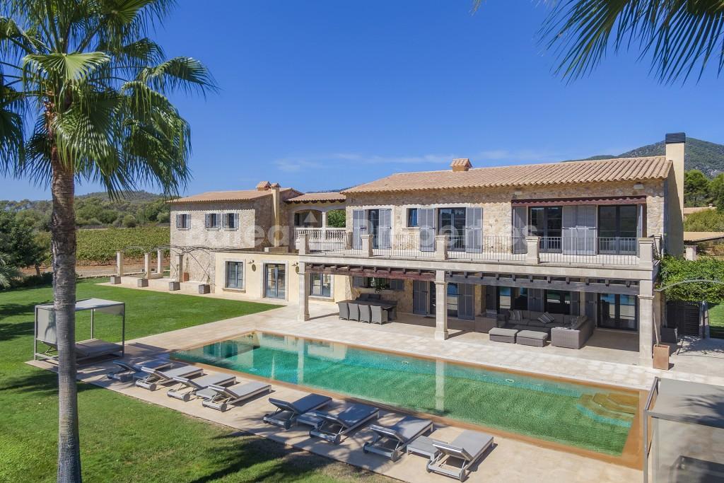 Impressive country estate with vineyard for sale in Santa Maria, Mallorca