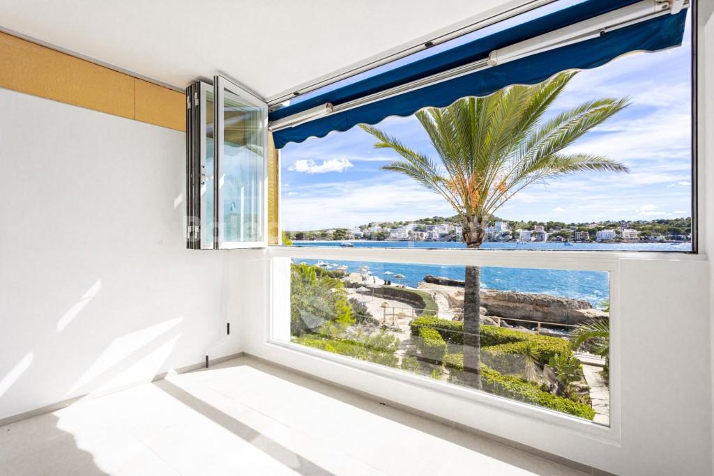 Gorgeous frontline apartment for sale in Santa Ponsa, Mallorca 
