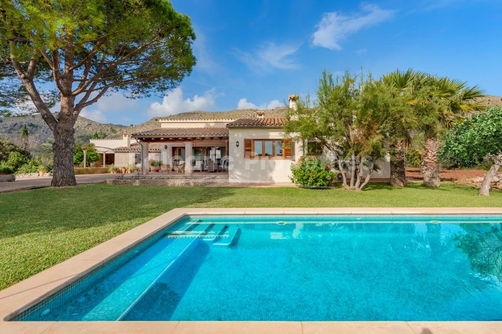 Lovely countryside villa with holiday rental license for sale in Pollensa, Mallorca