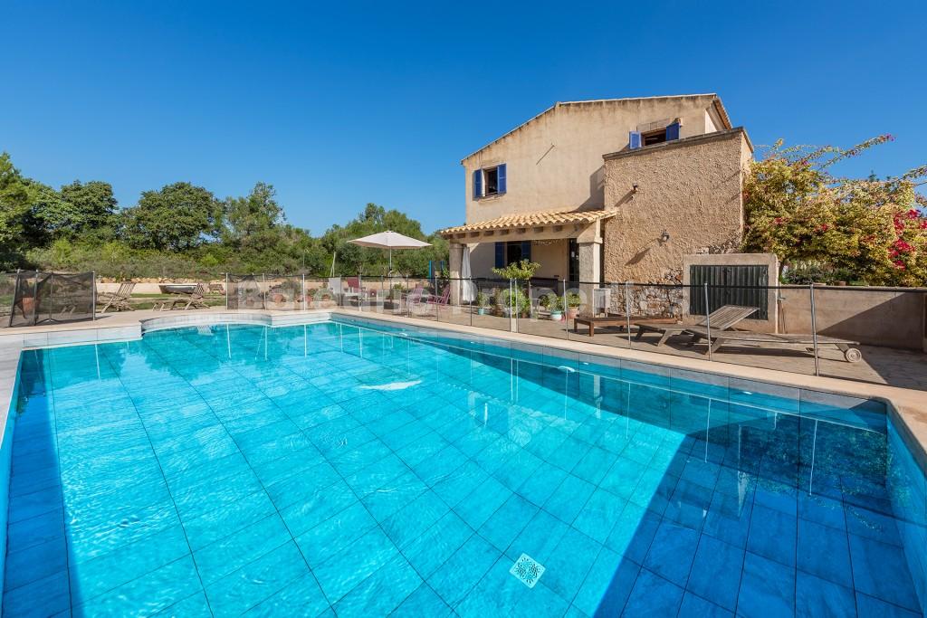 Finca rústica con alojamiento para invitados y piscina en venta en Felanitx, Mallorca
