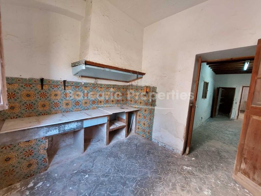 Impressive town house to renovate for sale in Santanyí, Mallorca