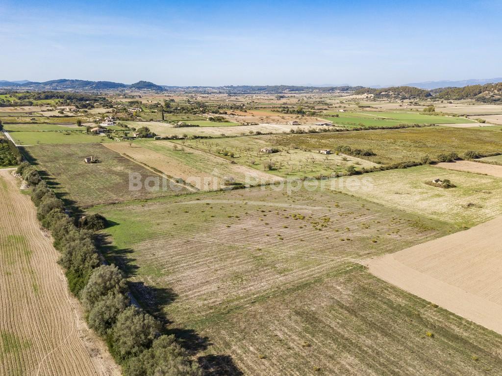 Building plot with project and license for sale near Sineu, Mallorca
