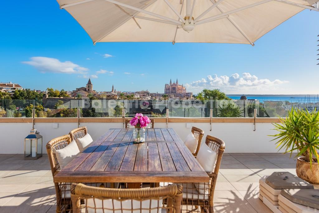 Penthouse with private roof terrace and sea views for sale in Santa Catalina, Palma
