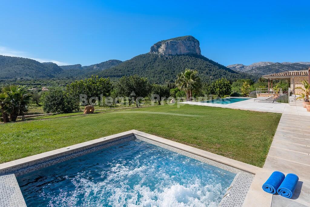 Contemporary finca with pool and panoramic mountain views for sale in Alaró, Mallorca