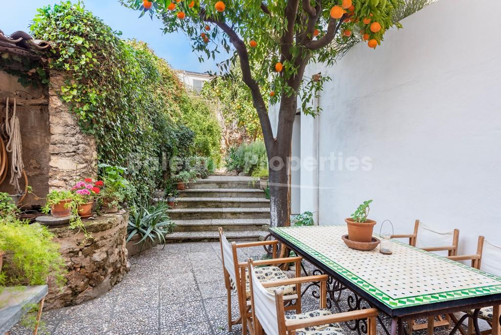 Beautiful town house with garden for sale in the historic centre of Pollensa, Mallorca