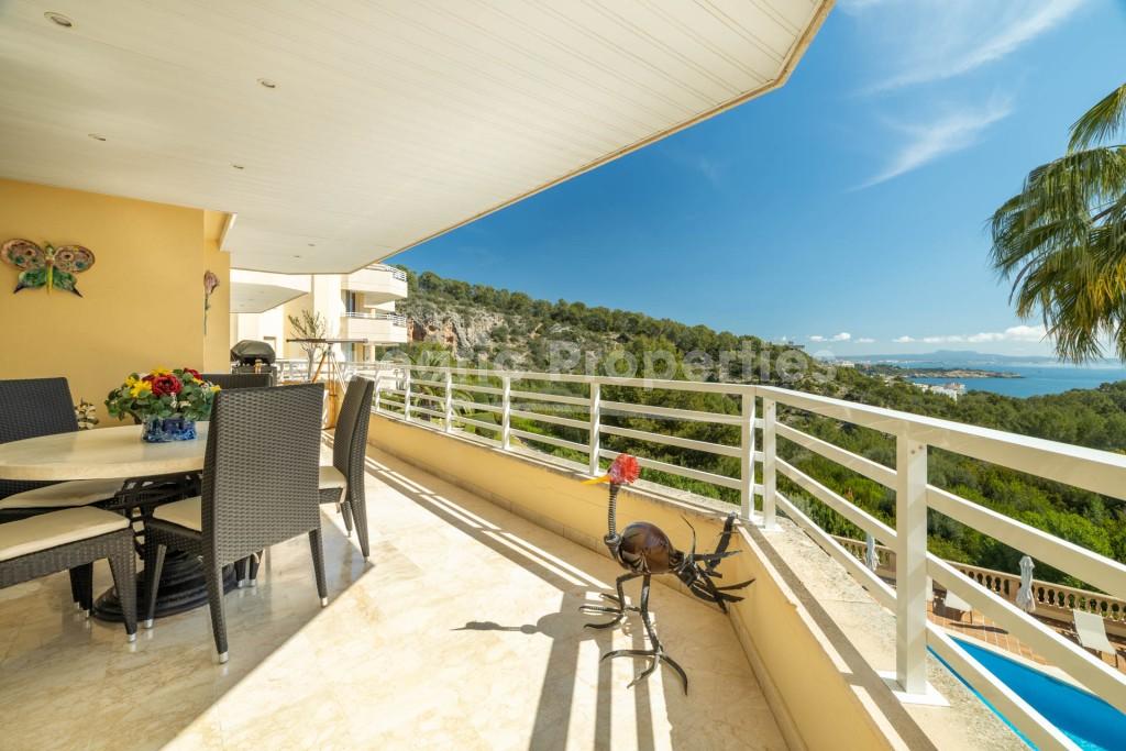 Bright sea view apartment for sale in a privileged area of Bendinat, Mallorca