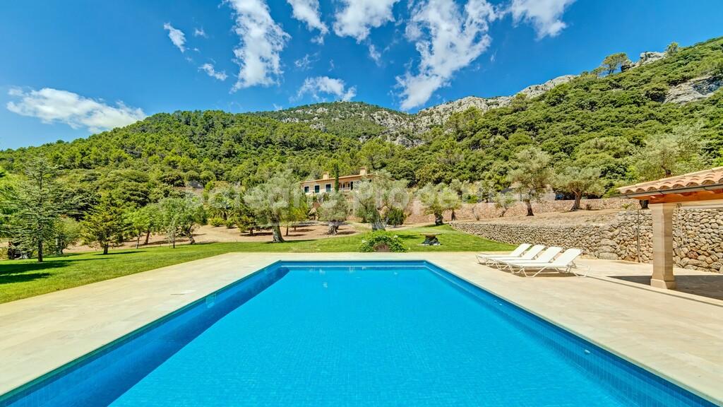 Glorious country estate with guest houses for sale in Bunyola, Mallorca