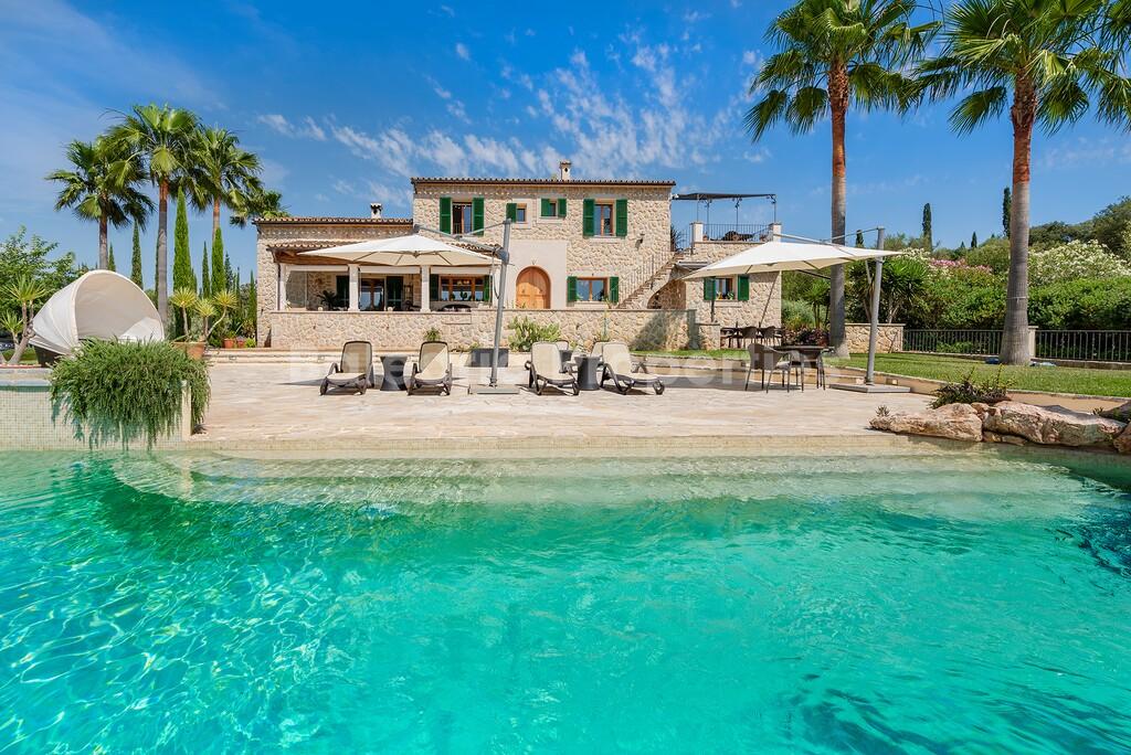 Stunning country finca with private vineyard for sale in Sencelles, Mallorca