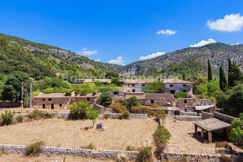 Traditional farmhouse on a huge scale for sale in Alaro, Mallorca