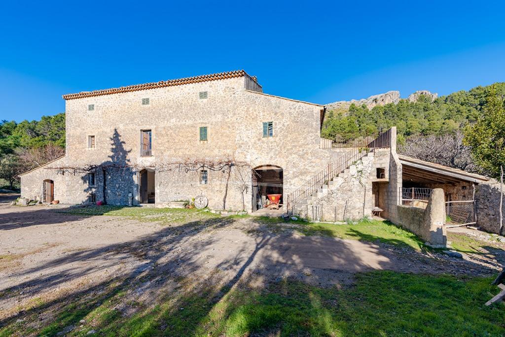 Historic finca for sale on a huge private plot near Pollensa in Escorca, Mallorca