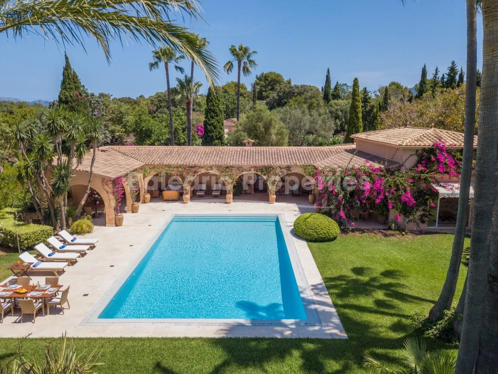 Außergewöhnliche Villa zur Miete mit Pool und Bergblick in Alcudia.