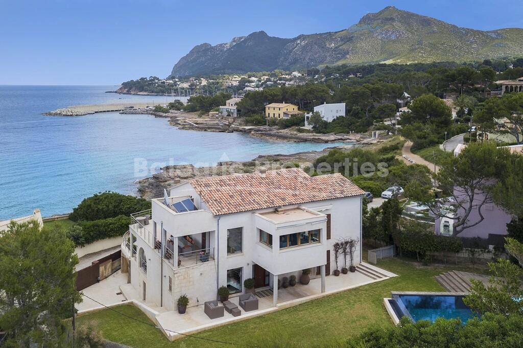 Incredible seafront villa for sale in the picturesque north of Mallorca with beach access