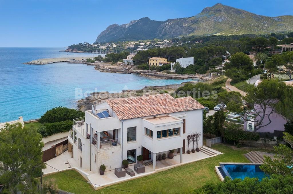 Incredible seafront villa for sale in the picturesque north of Mallorca with beach access