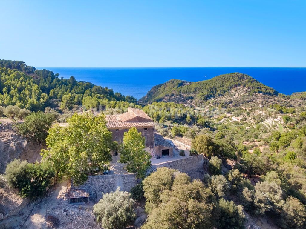 Magnificent country estate with sea views for sale in Estellencs, Mallorca