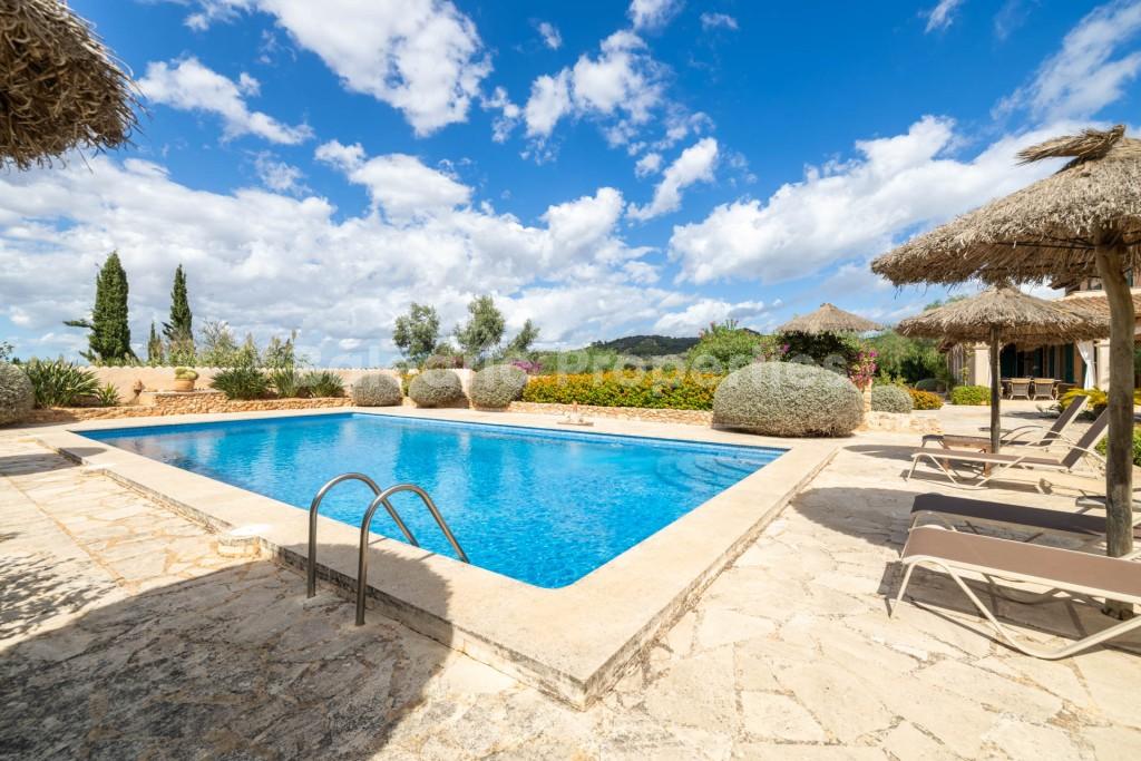 Beautiful hacienda style finca with pool for sale in Cas Concos, Mallorca