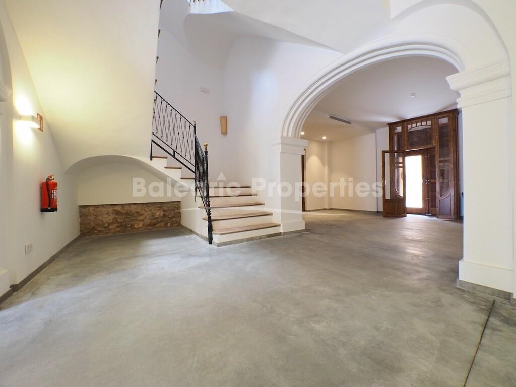 Hotel boutique recientemente renovado con licencia de explotación en vigor, en venta en Sineu, Mallorca