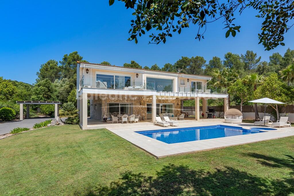 Hermosa villa en venta en el entorno perfecto cerca de Pollensa, Mallorca
