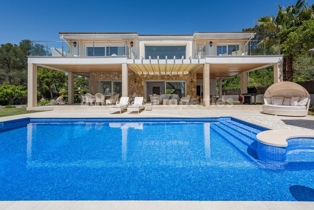 Hermosa villa en venta en el entorno perfecto cerca de Pollensa, Mallorca
