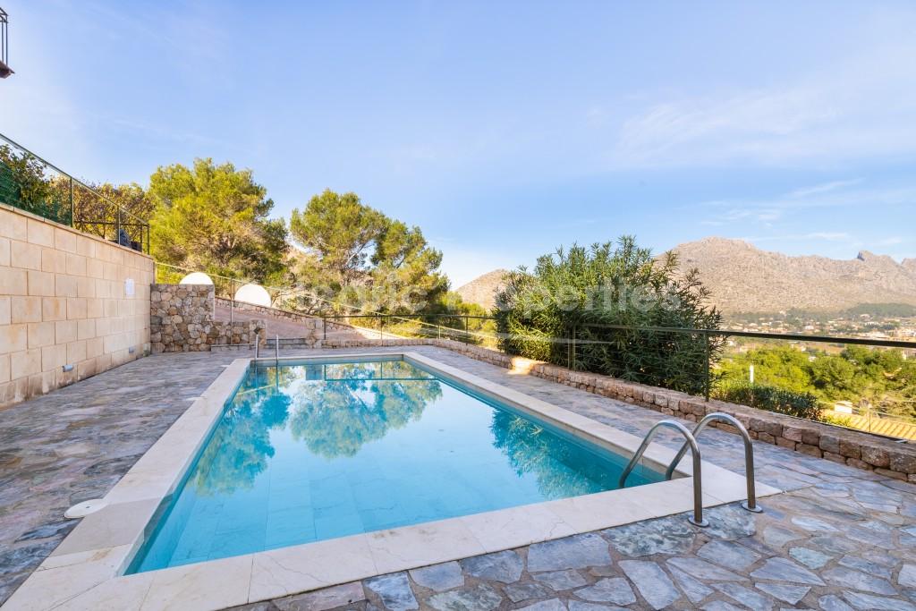 Unglaubliche Maisonette mit Meerblick und Gemeinschaftspool zur saisonalen Vermietung in Puerto Pollenca.