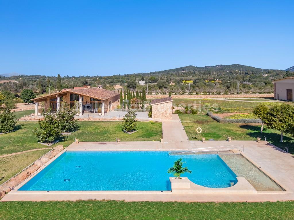 Unique ranch hotel for sale in the countryside of Llucmajor, Mallorca
