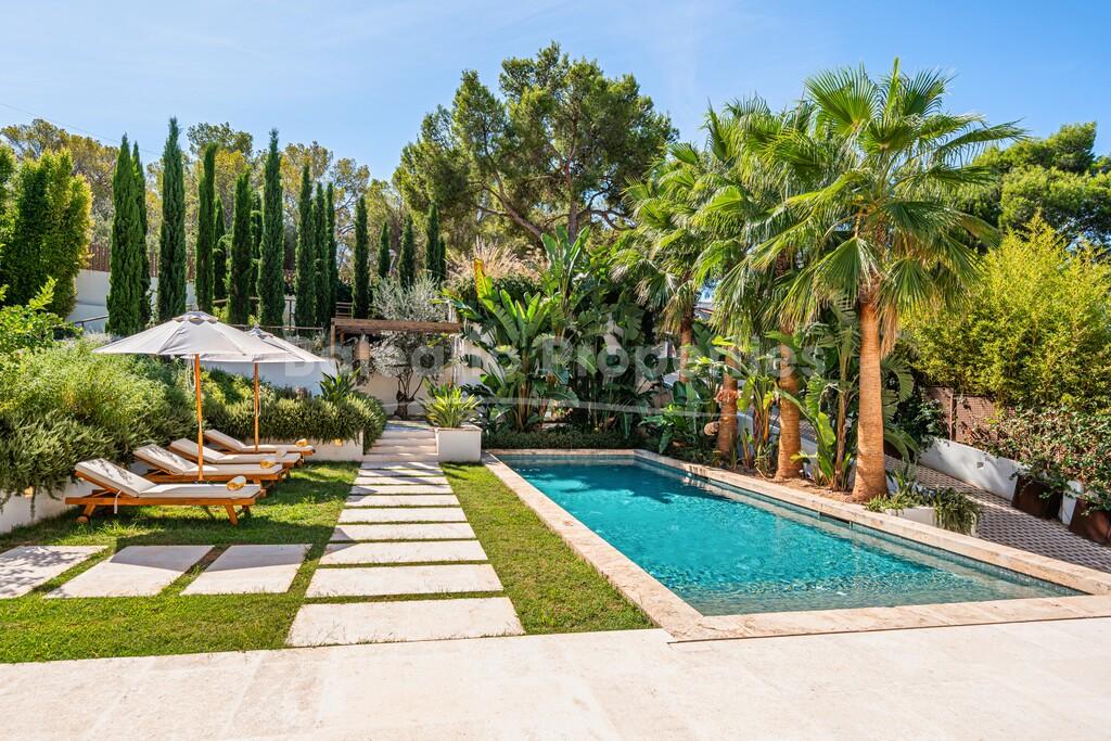 Luxury villa with guest apartment for sale in Portals Nous, Mallorca