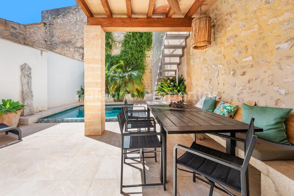 Town house luxury with Pool for sale in the heart of Pollensa, Mallorca