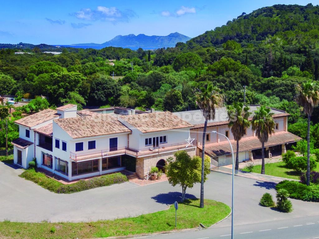 Versatile business premises for sale in Pollensa, Mallorca
