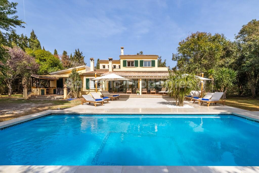 Country villa with holiday license for sale near Santa Maria, Mallorca