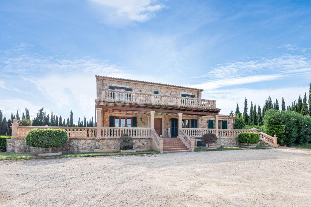 Country house for sale with valuable rental license in Pollensa, Mallorca