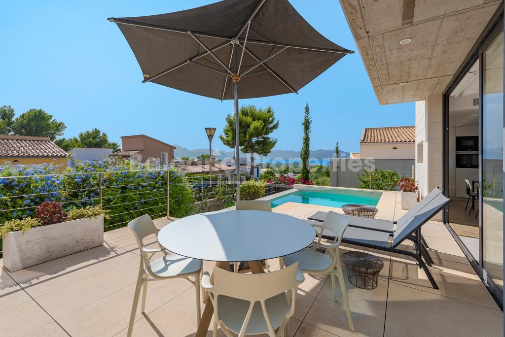 Moderna villa con vistas al mar en venta en Bonaire, Alcudia, norte de Mallorca
