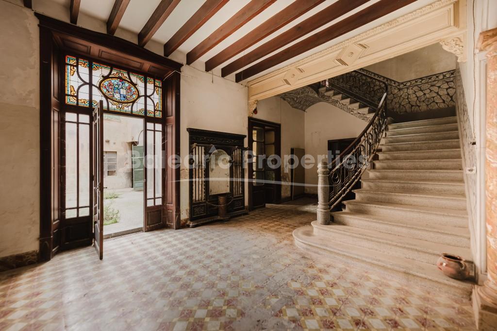 Magnificent mansion to refurbish for sale in the centre of Manacor, Mallorca