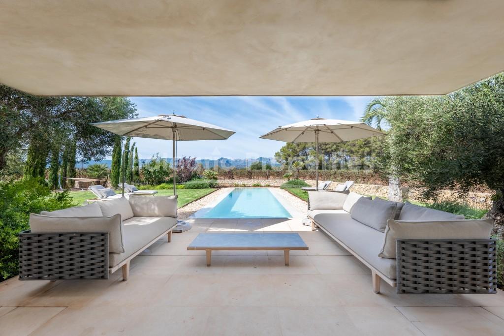 Country villa surrounded by vineyards for sale in Binissalem, Mallorca