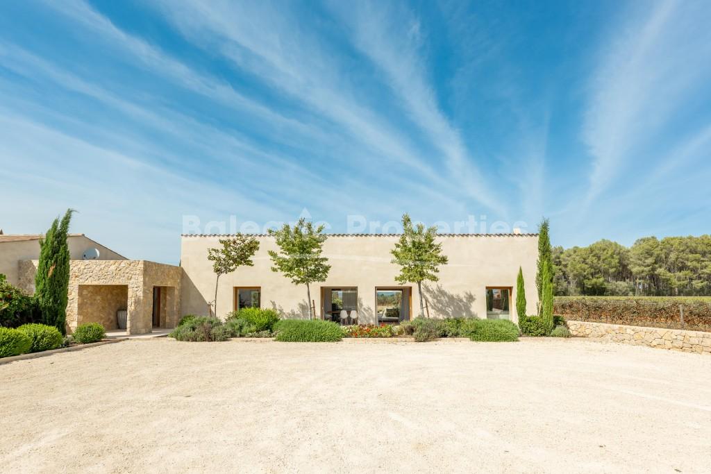 Country villa surrounded by vineyards for sale in Binissalem, Mallorca
