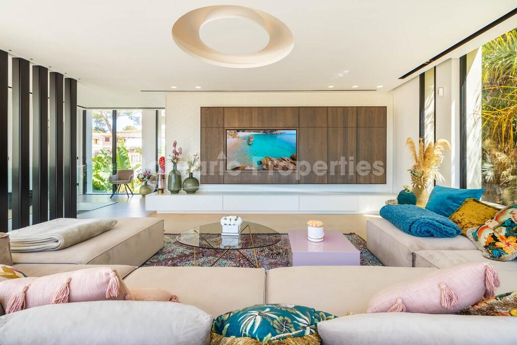 High standing single family villa in walking distance to sea for sale in Bendinat, southwest Mallorca
