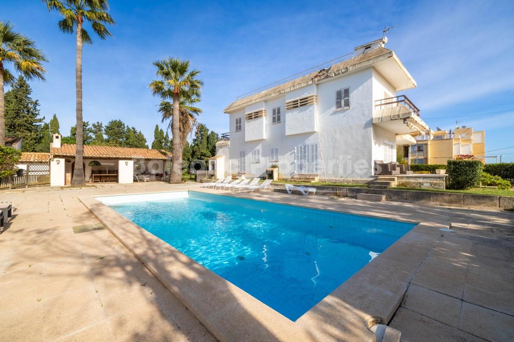 Semi-detached villa with community pool for sale in Puerto Pollensa, Mallorca