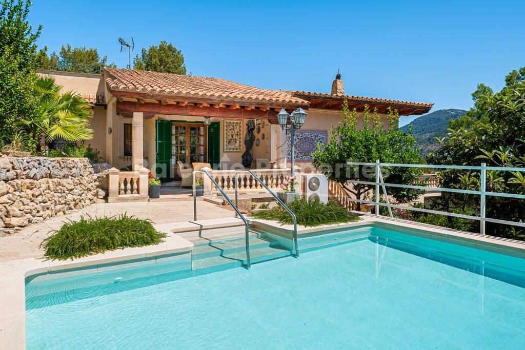 Landvilla mit Tennisplatz zum Verkauf nahe Puigpunyent, West-Mallorca
