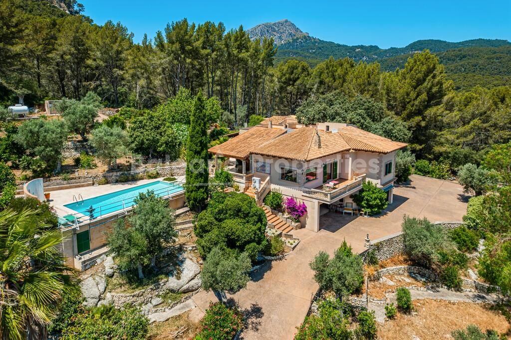 Country villa with tennis court for sale near Puigpunyent, West Mallorca