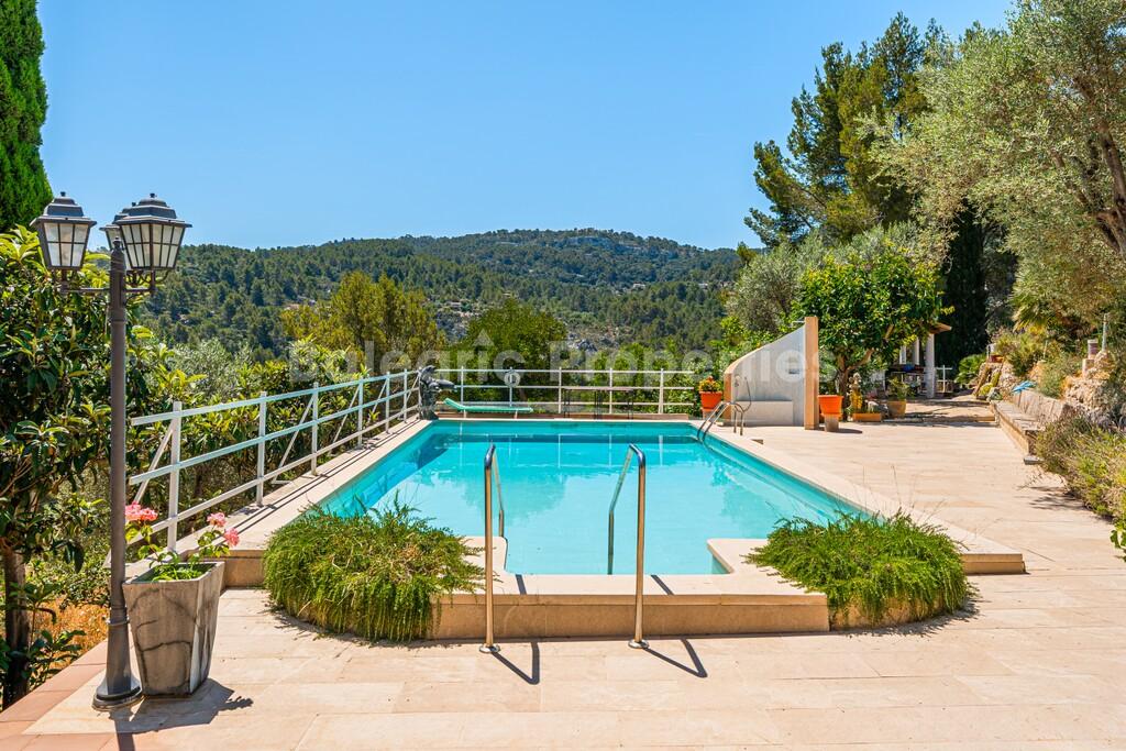 Landvilla mit Tennisplatz zum Verkauf nahe Puigpunyent, West-Mallorca