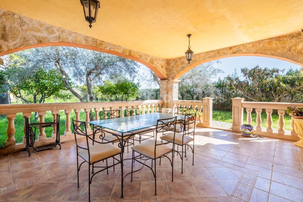 Countryside finca with holiday license for sale in a quiet area of Inca, Mallorca