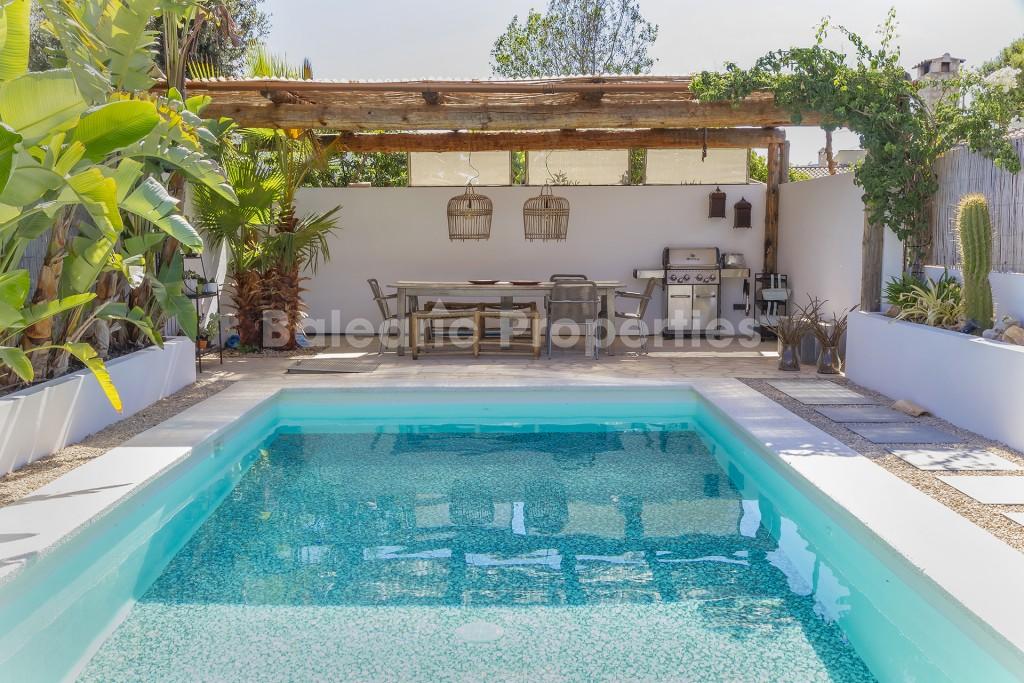 Encantadora villa con piscina en venta cerca del mar en Cala Mandía, Mallorca