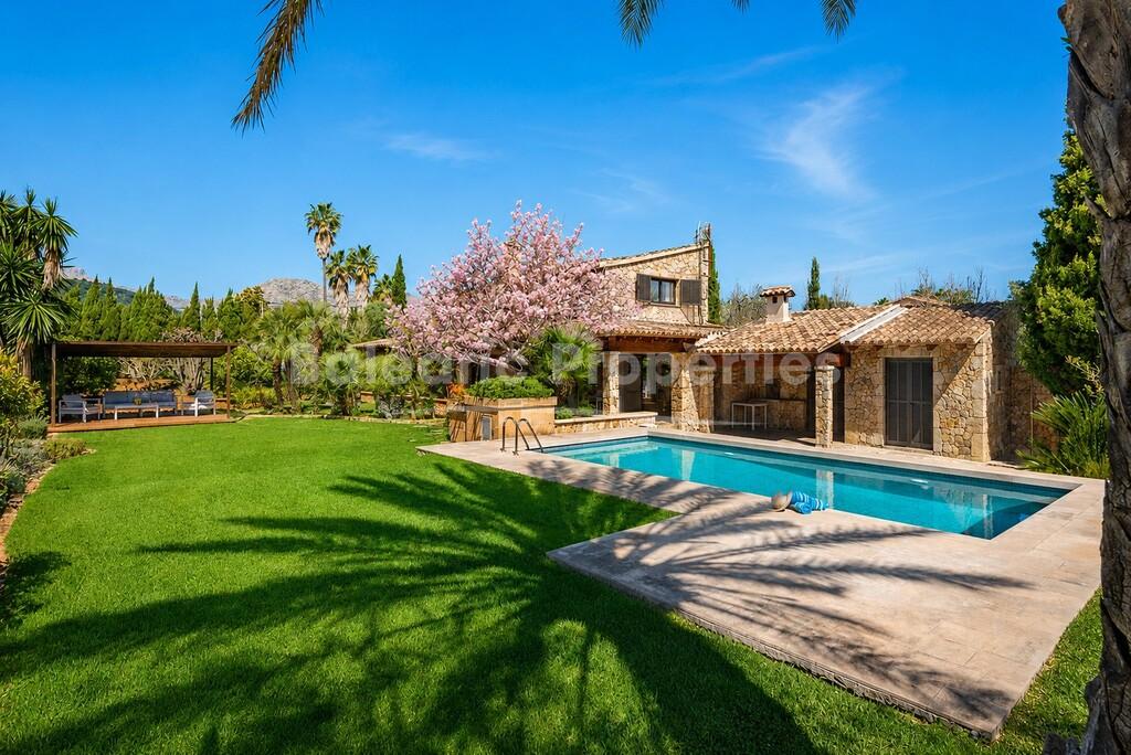 Exclusiva villa de campo con piscina y vistas a la montaña en venta en Pollensa, Mallorca norte