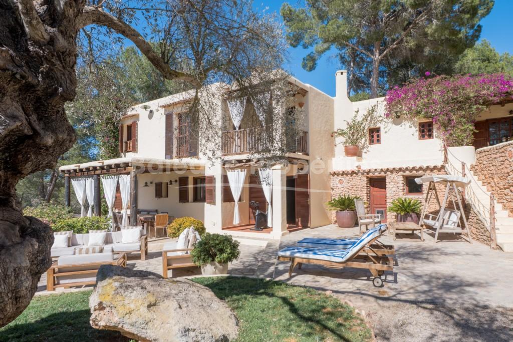 Casa de campo con vistas al valle en venta cerca de San Rafael, Ibiza