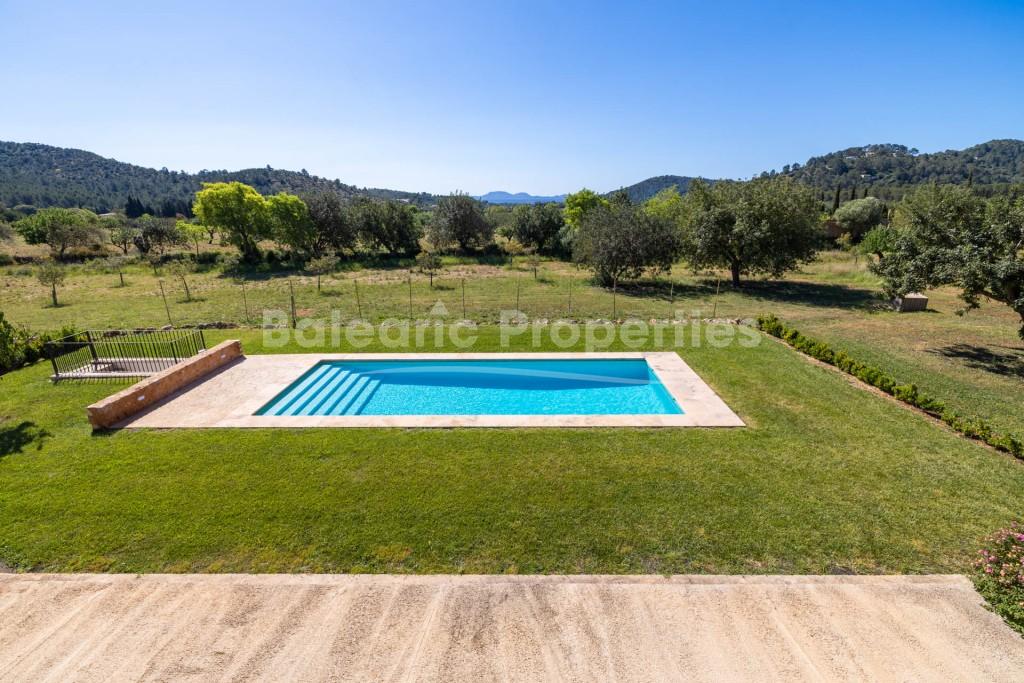 Elegante finca con vistas a la montaña en venta en Alaró, noroeste de Mallorca