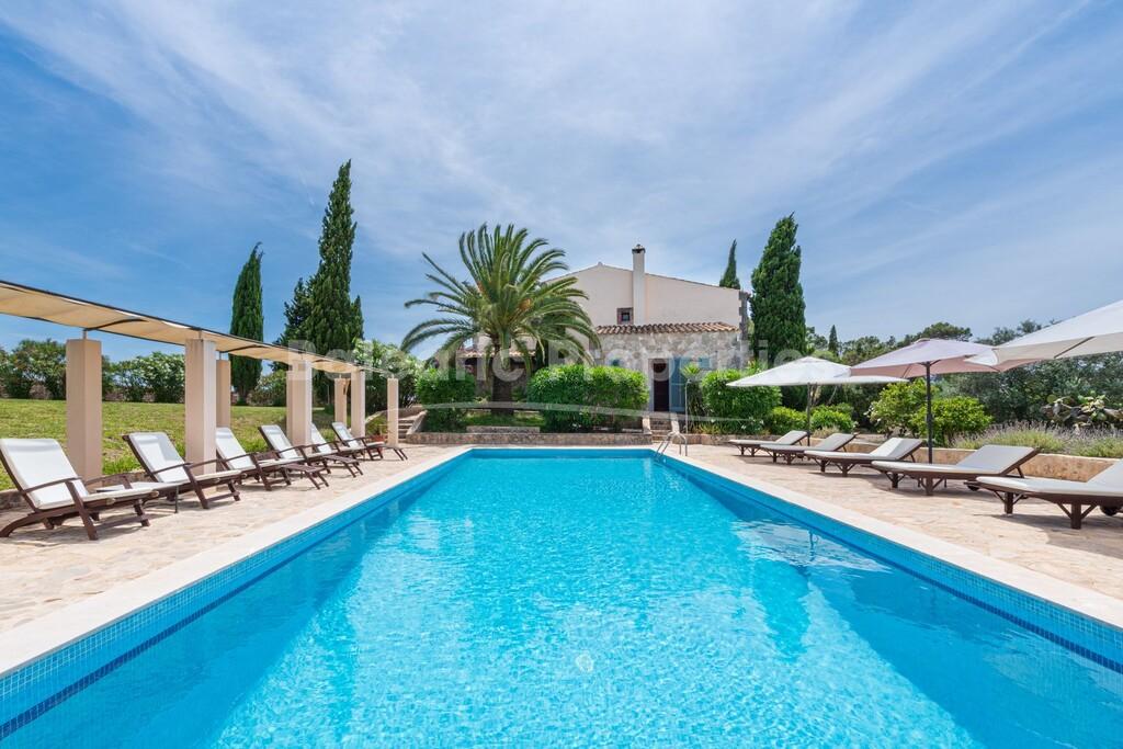 Beautiful rustic finca for sale in Petra, Central Mallorca